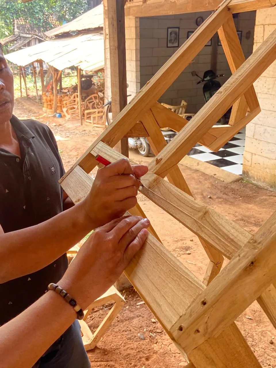 Marking a joint on a chair frame