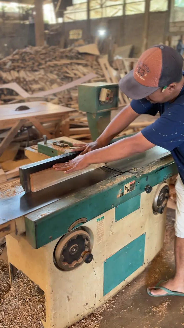 Planing a board to thickness