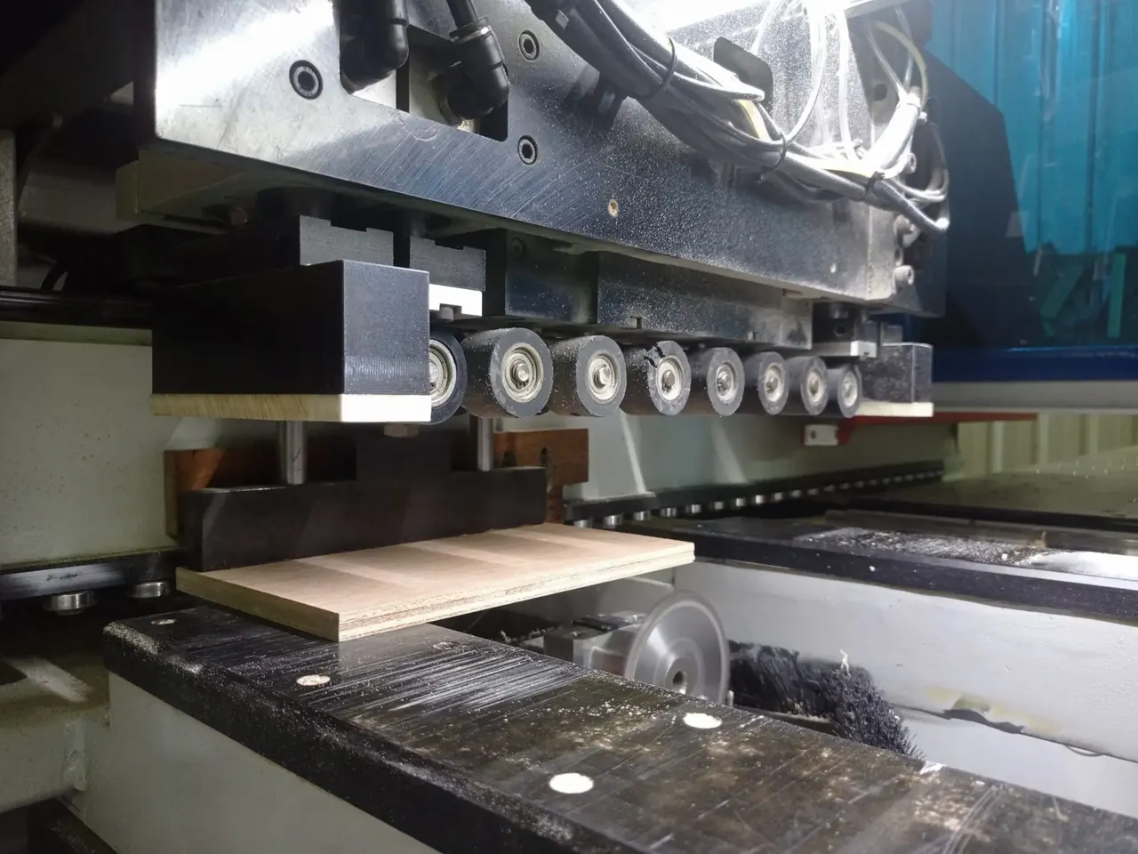 A panel running through the edge bander